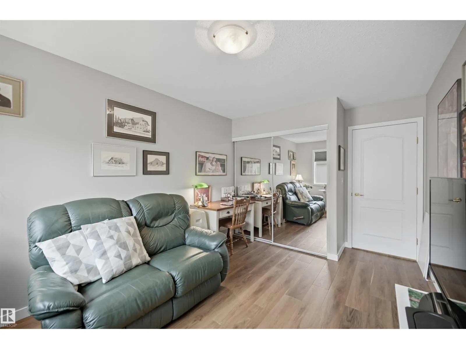 #414 8942 156 ST NW