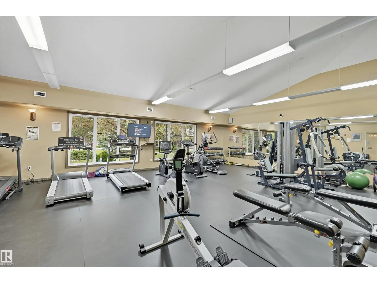 #414 8942 156 ST NW