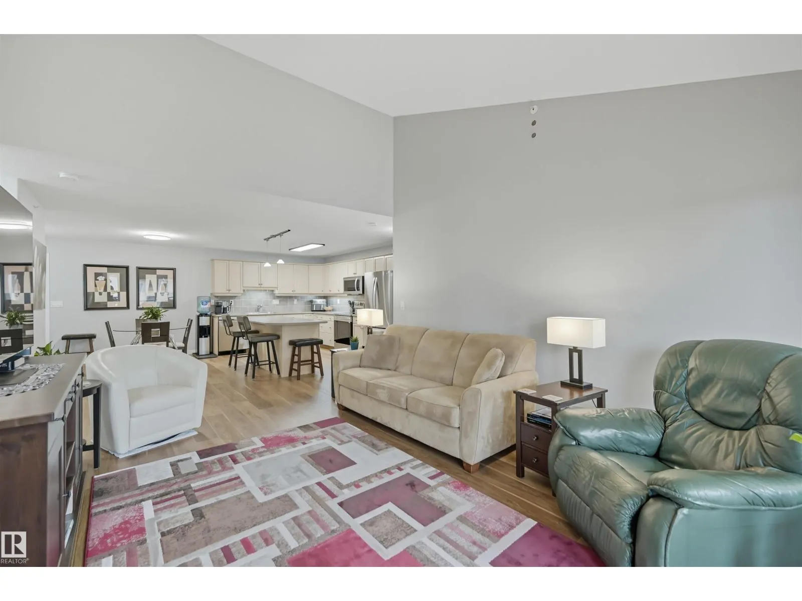 #414 8942 156 ST NW