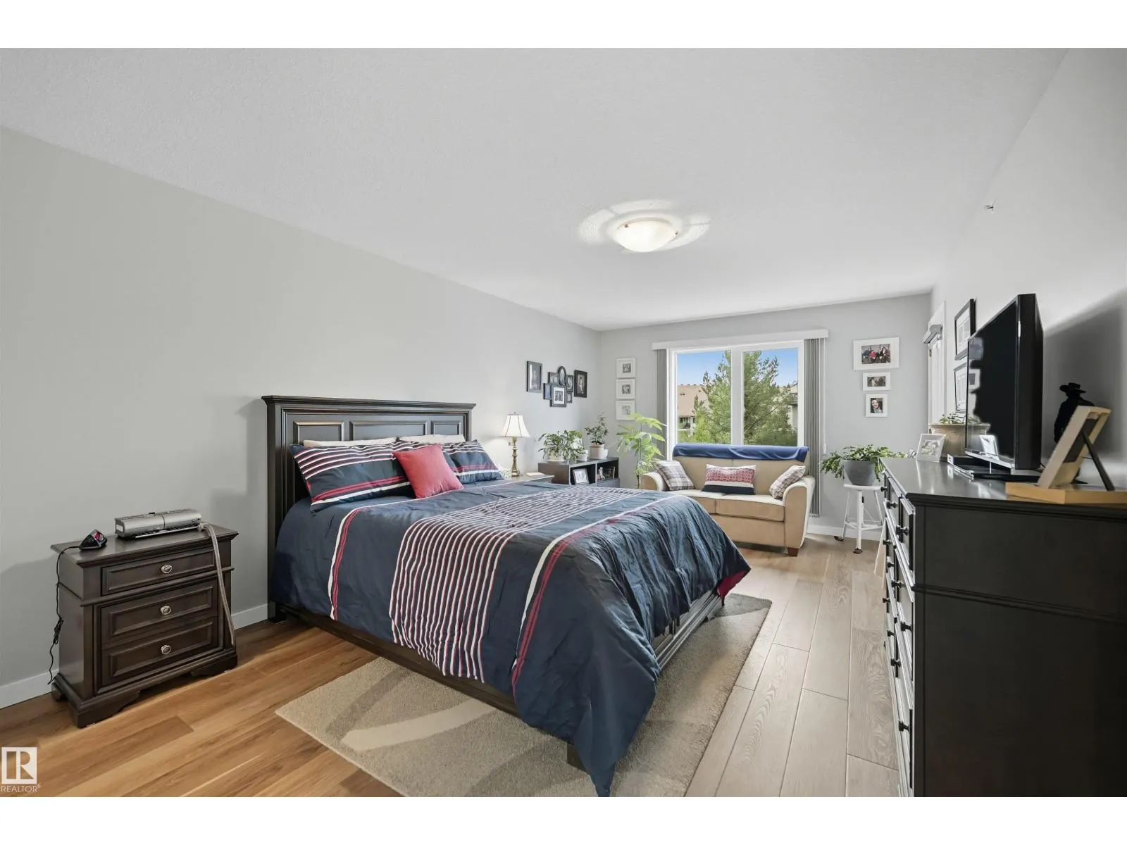 #414 8942 156 ST NW
