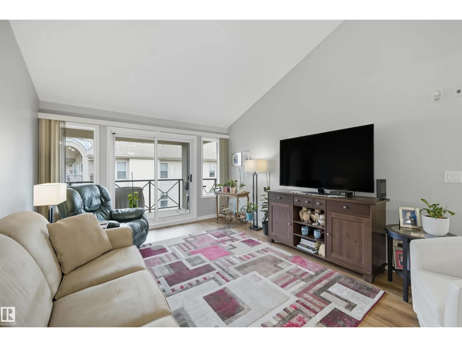 #414 8942 156 ST NW