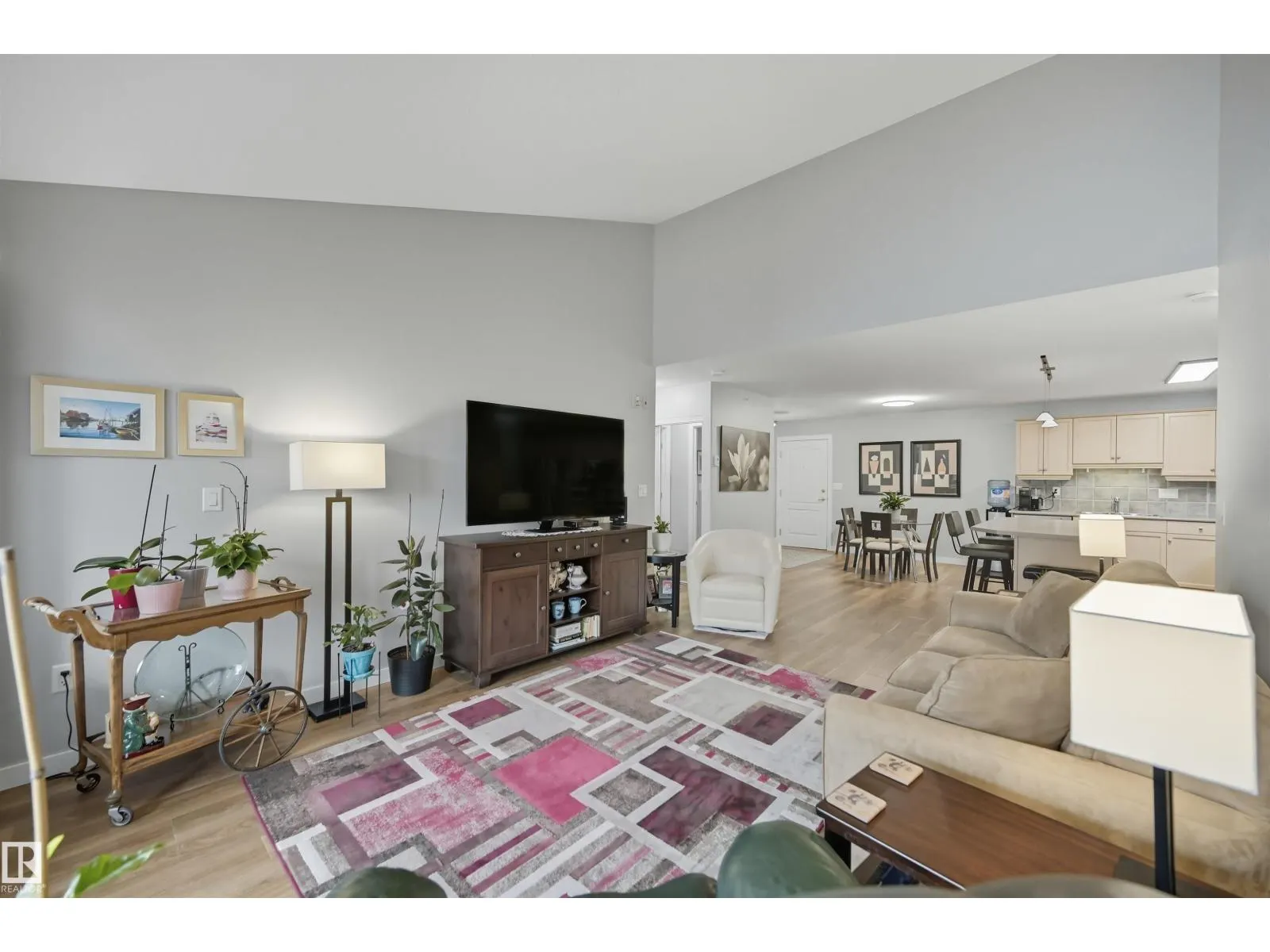 #414 8942 156 ST NW
