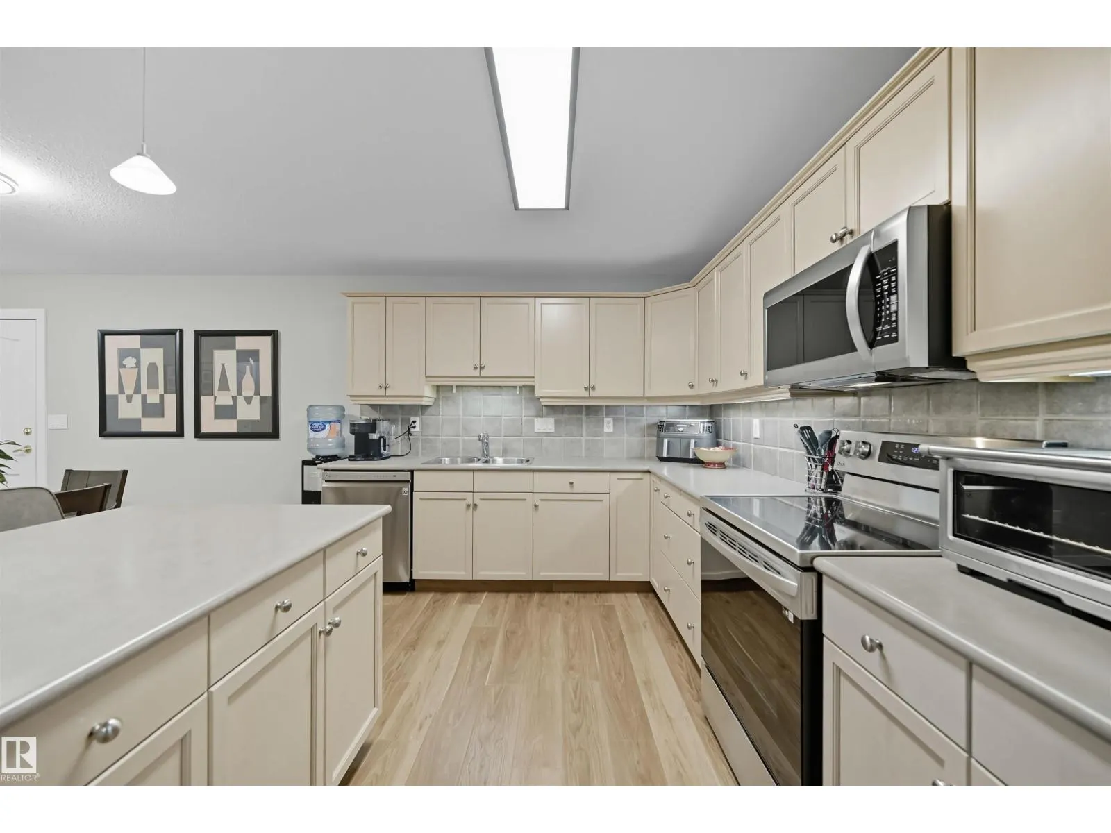 #414 8942 156 ST NW