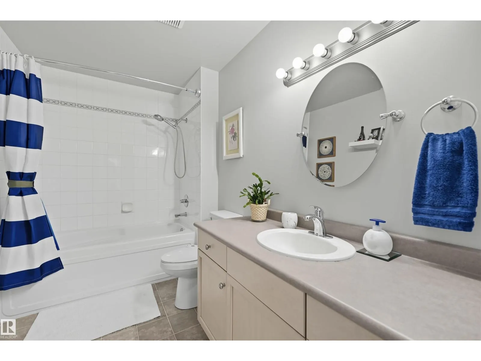 #414 8942 156 ST NW