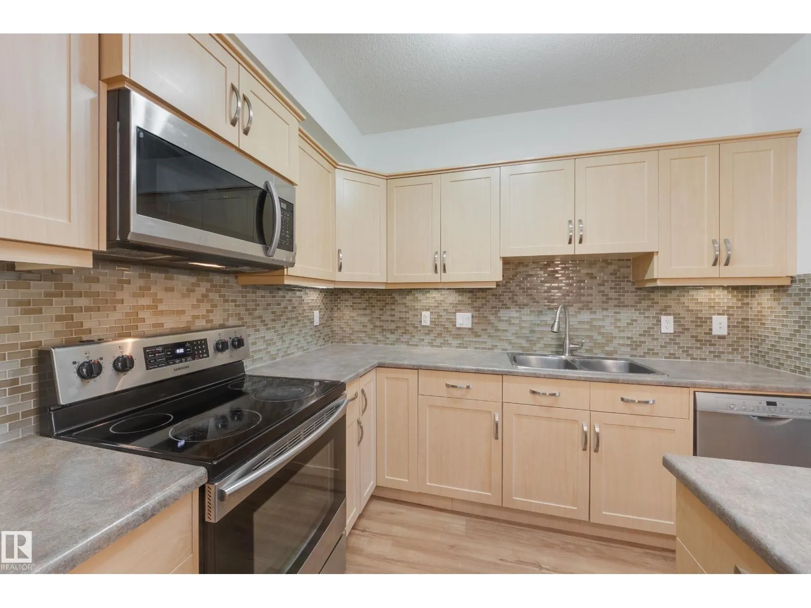 #103 8730 82 AV NW