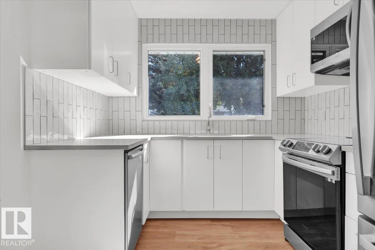 21 FERNWOOD CR