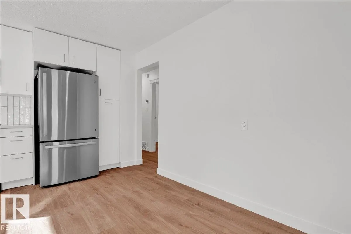 21 FERNWOOD CR