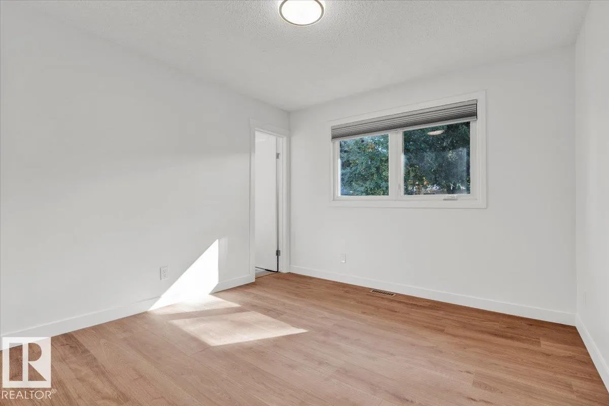 21 FERNWOOD CR