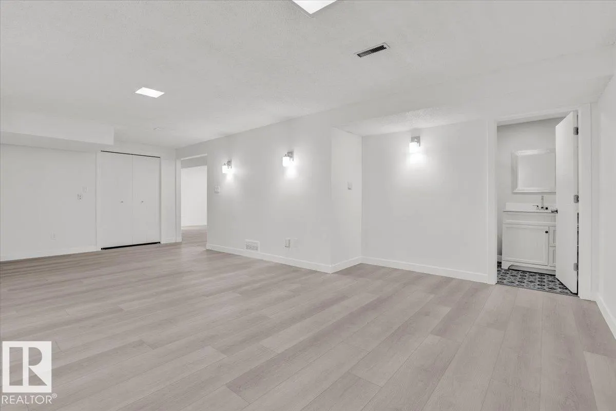 21 FERNWOOD CR