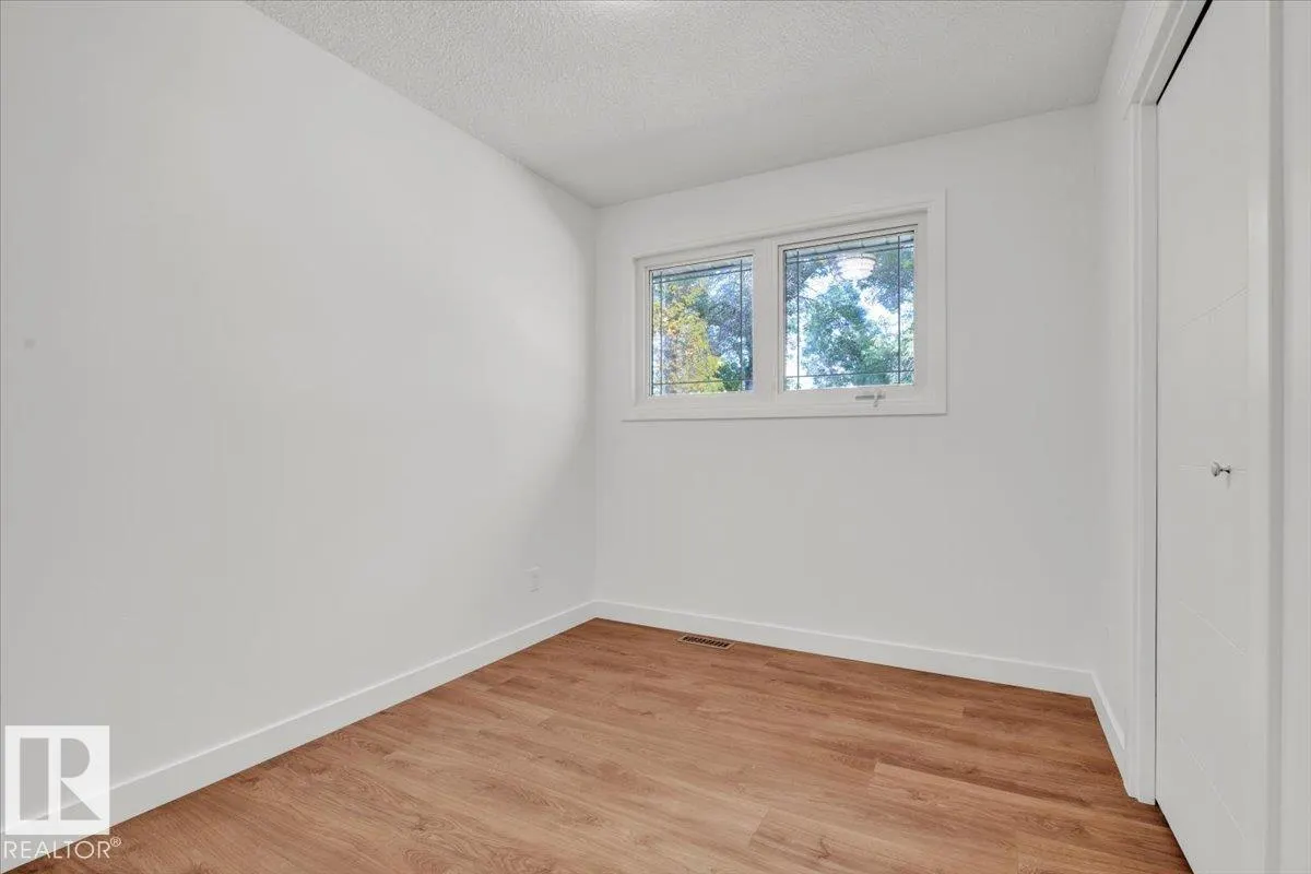 21 FERNWOOD CR