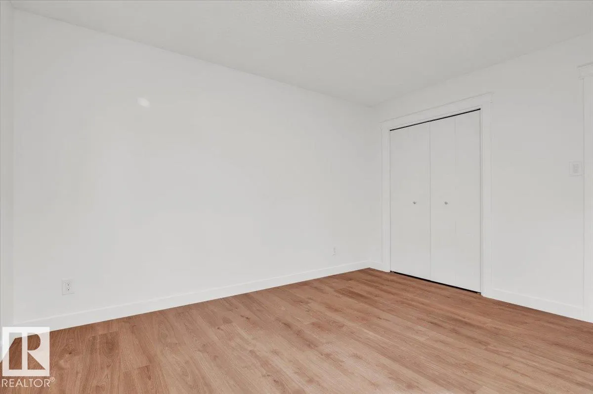 21 FERNWOOD CR