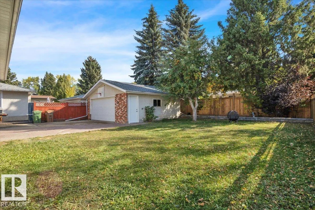 21 FERNWOOD CR