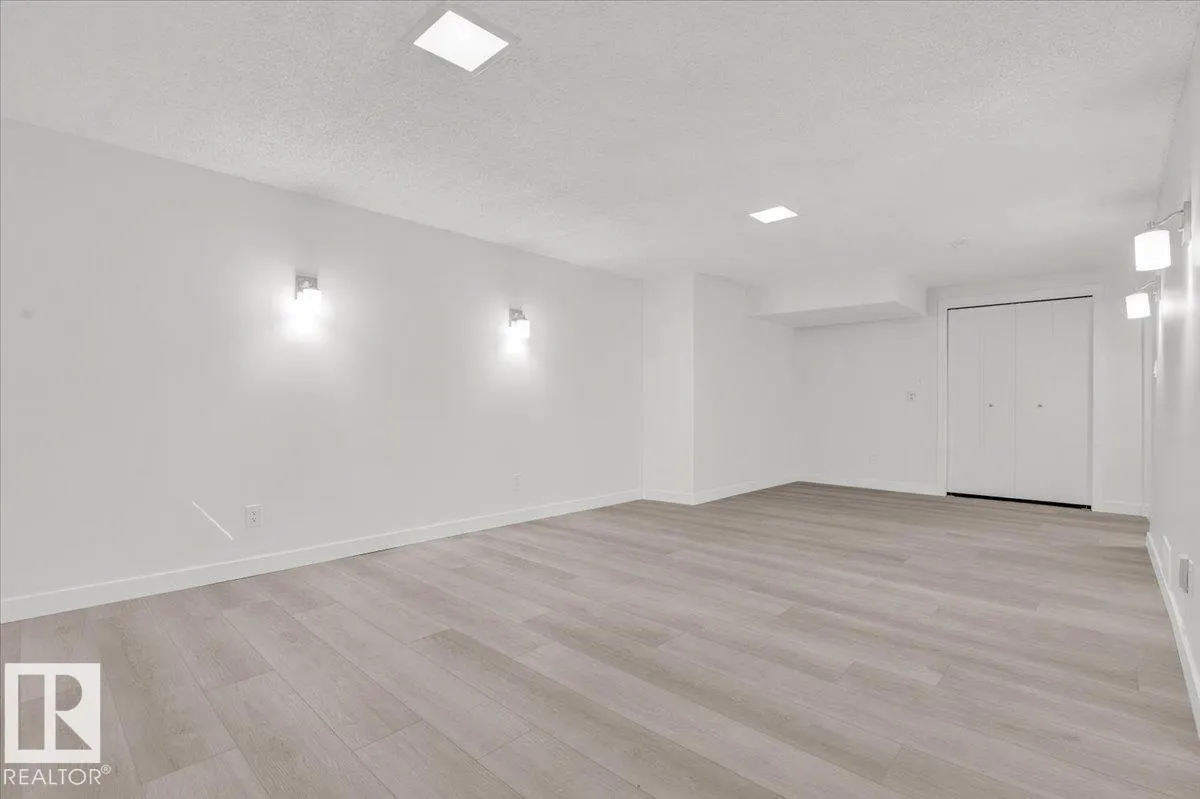 21 FERNWOOD CR