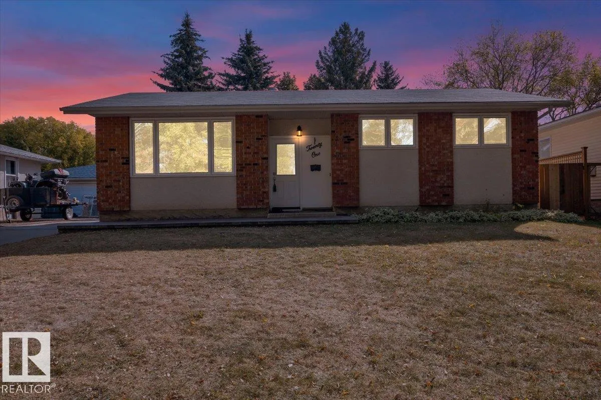 21 FERNWOOD CR