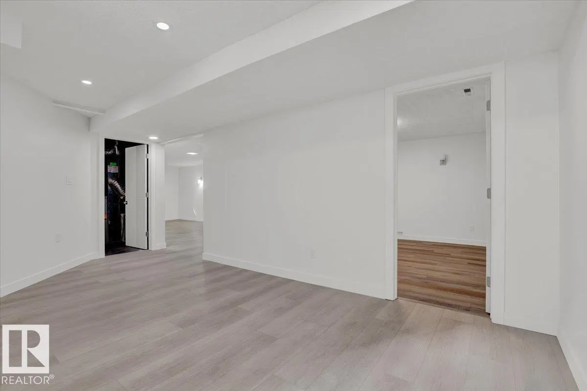 21 FERNWOOD CR