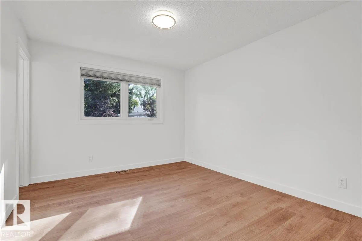 21 FERNWOOD CR