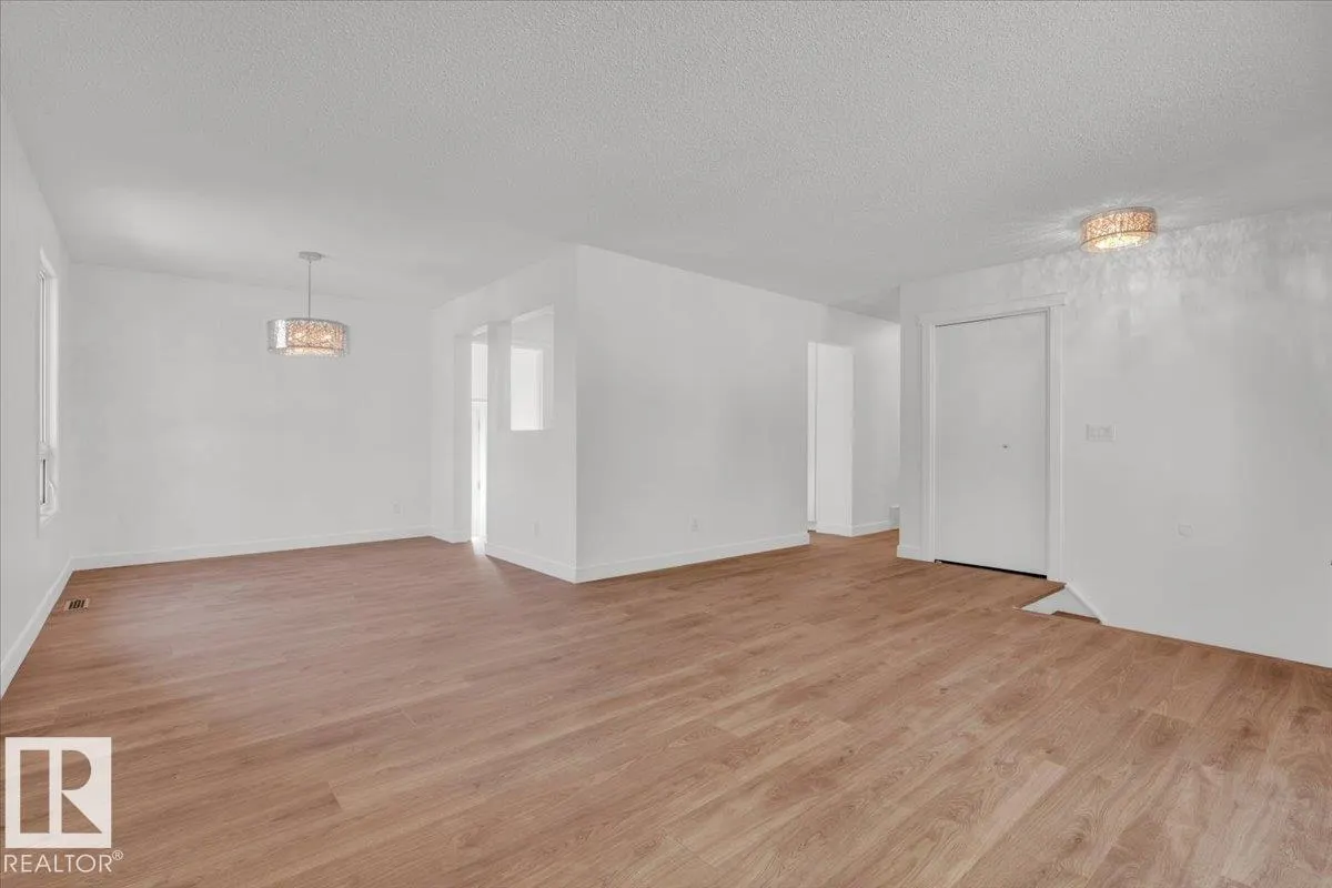 21 FERNWOOD CR