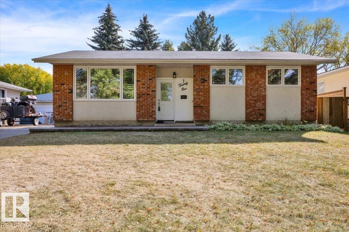 21 FERNWOOD CR