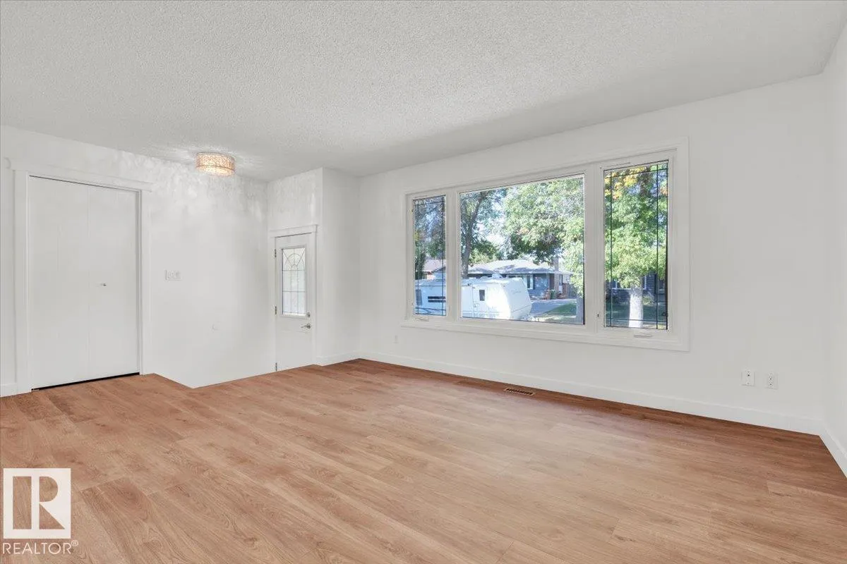 21 FERNWOOD CR