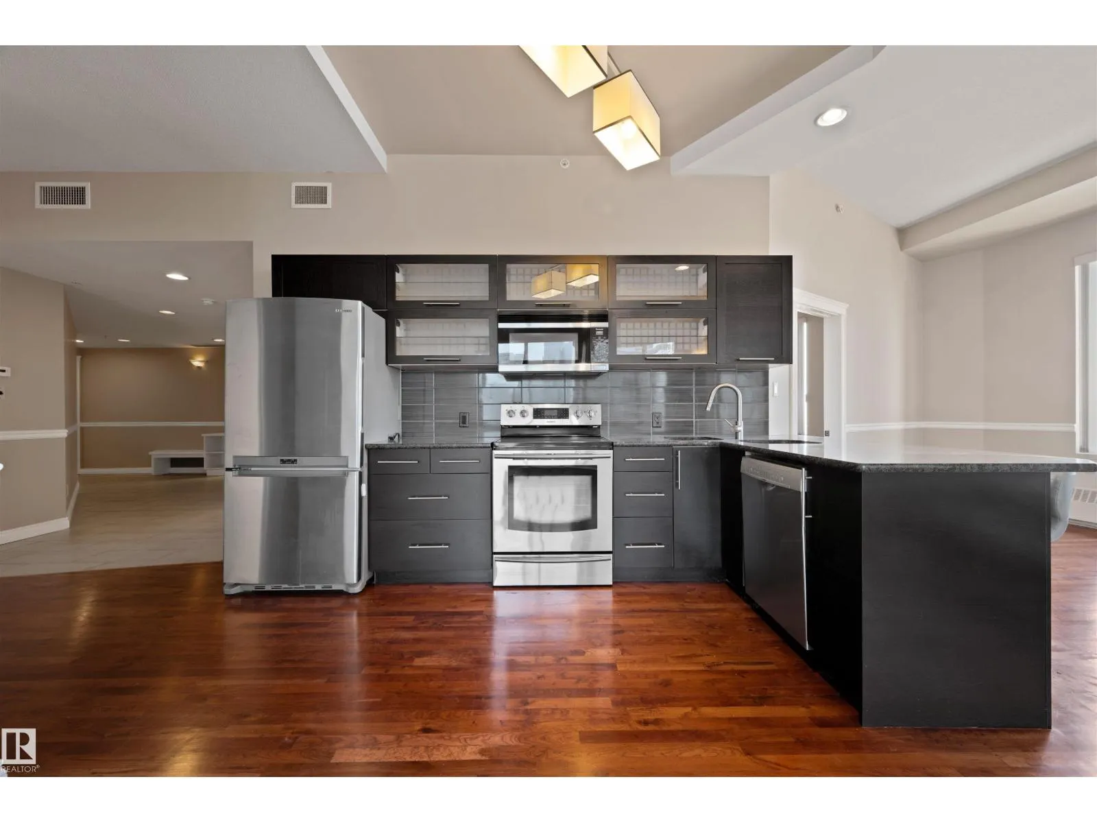 #601 10106 105 ST NW