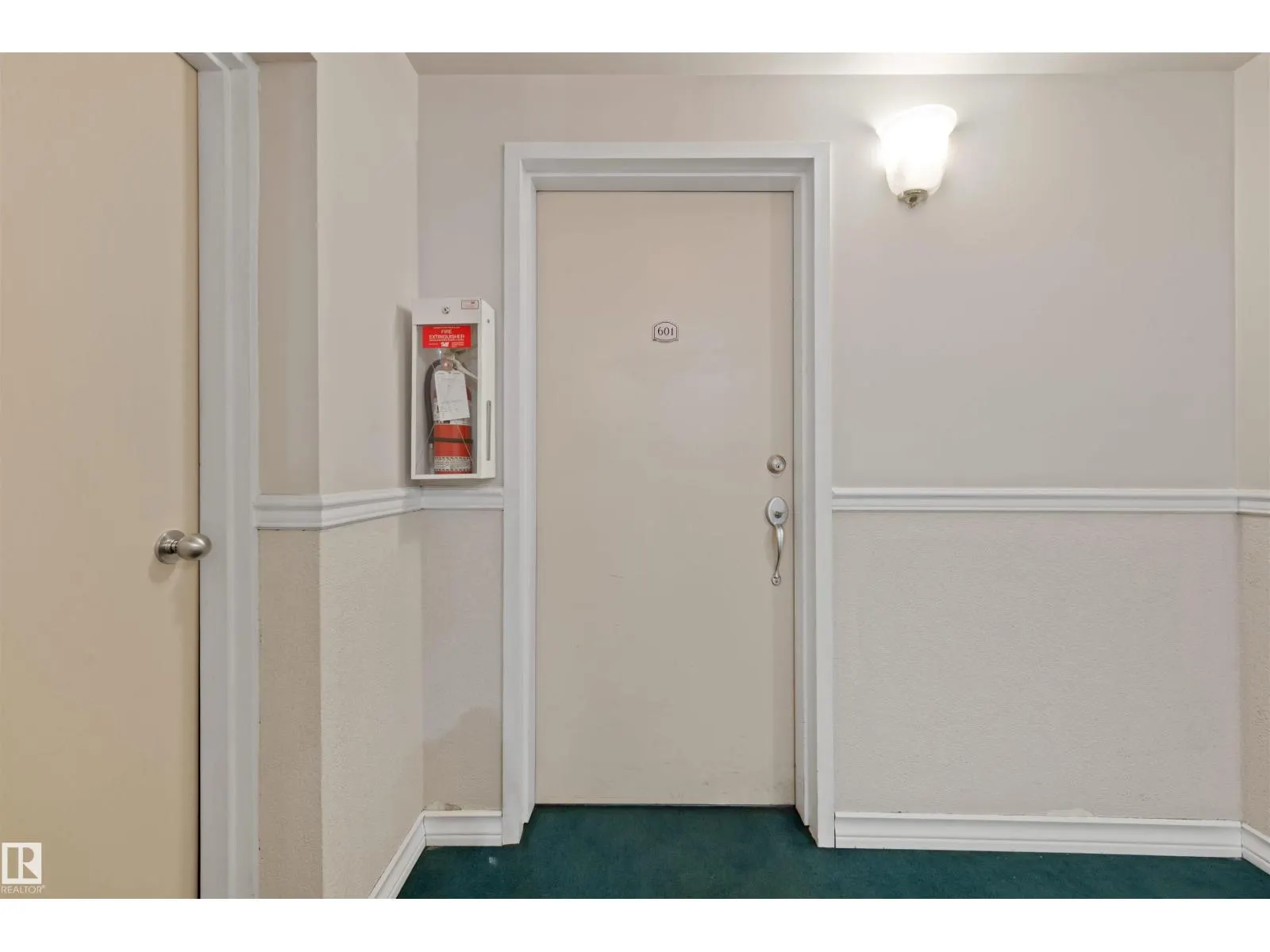 #601 10106 105 ST NW