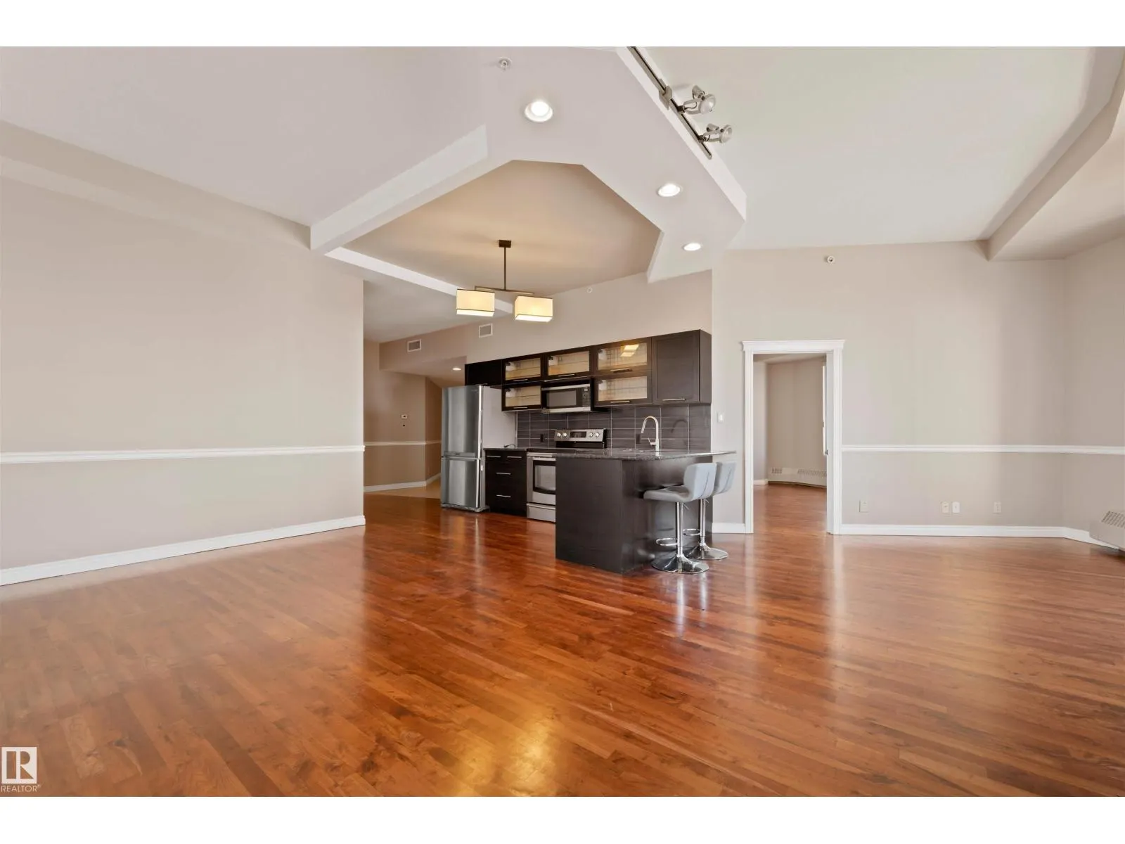 #601 10106 105 ST NW