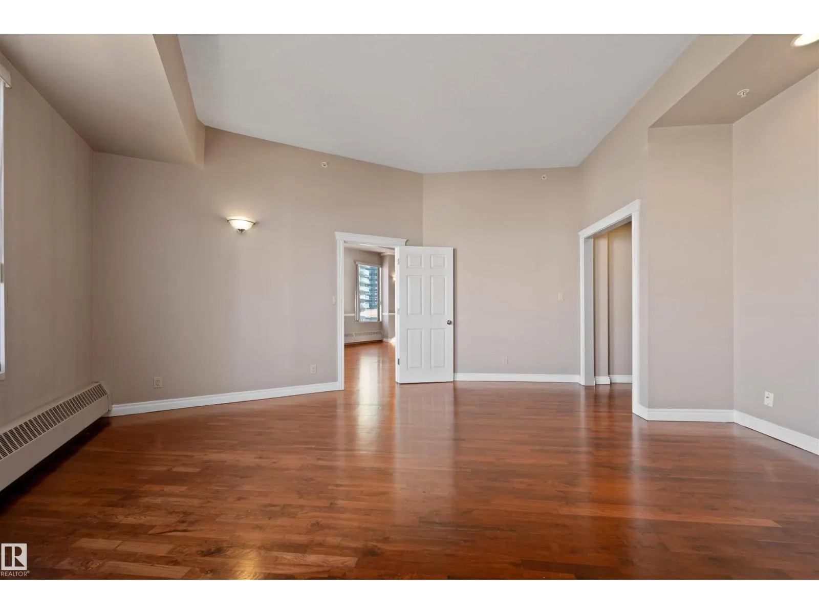#601 10106 105 ST NW