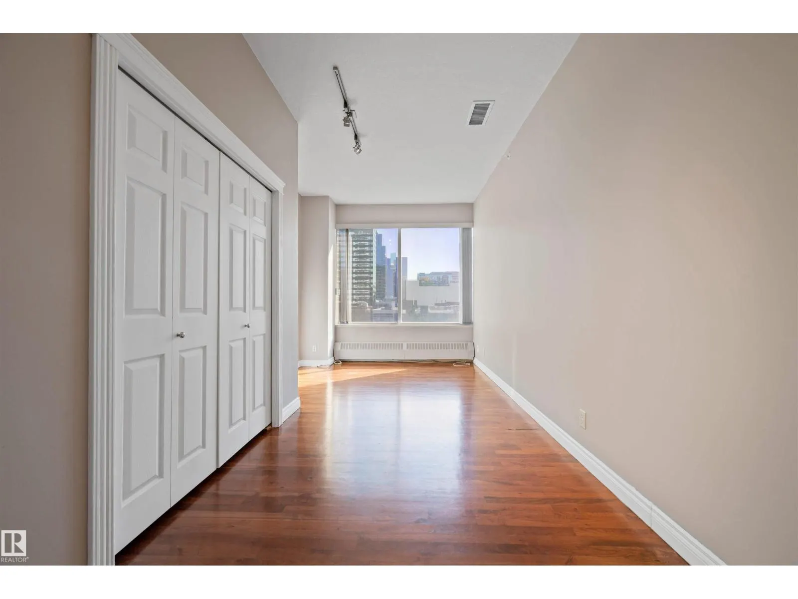 #601 10106 105 ST NW