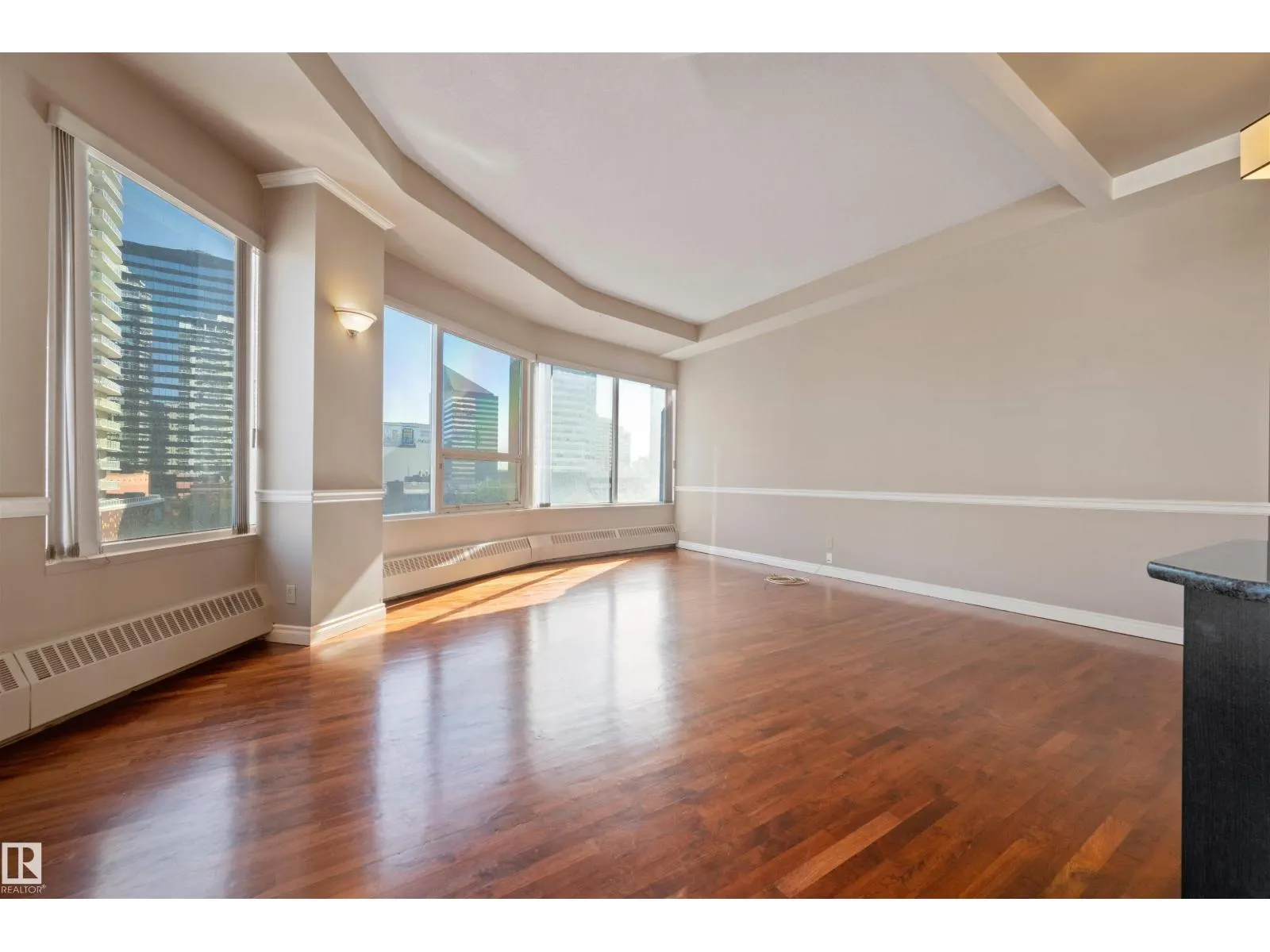 #601 10106 105 ST NW