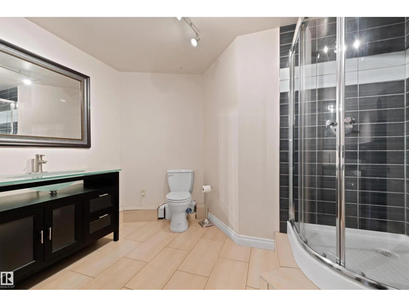 #601 10106 105 ST NW
