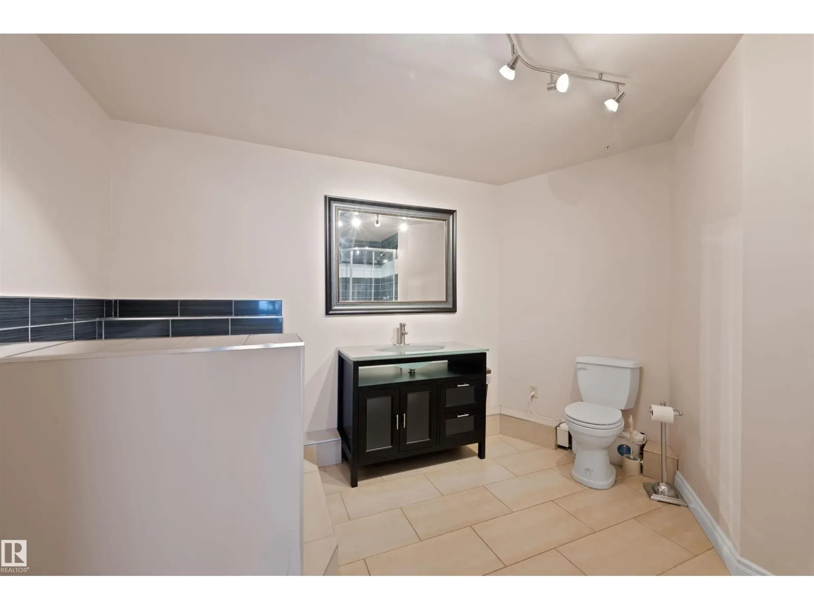 #601 10106 105 ST NW