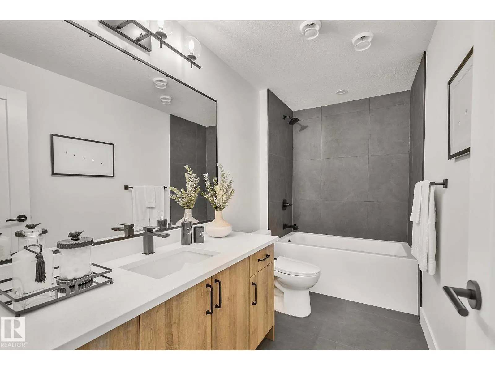 14717 88 AV NW