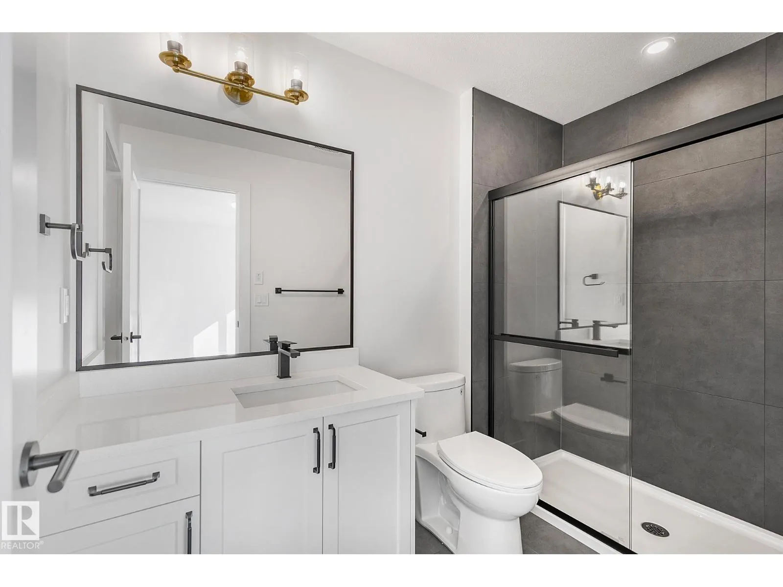 14717 88 AV NW