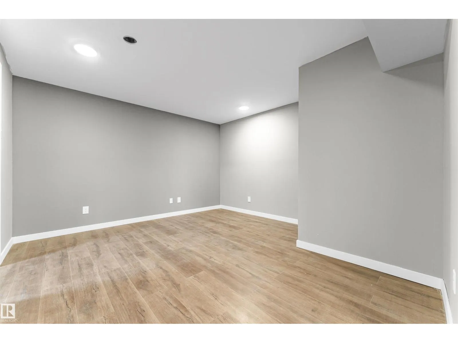 #82 3380 28A AV NW