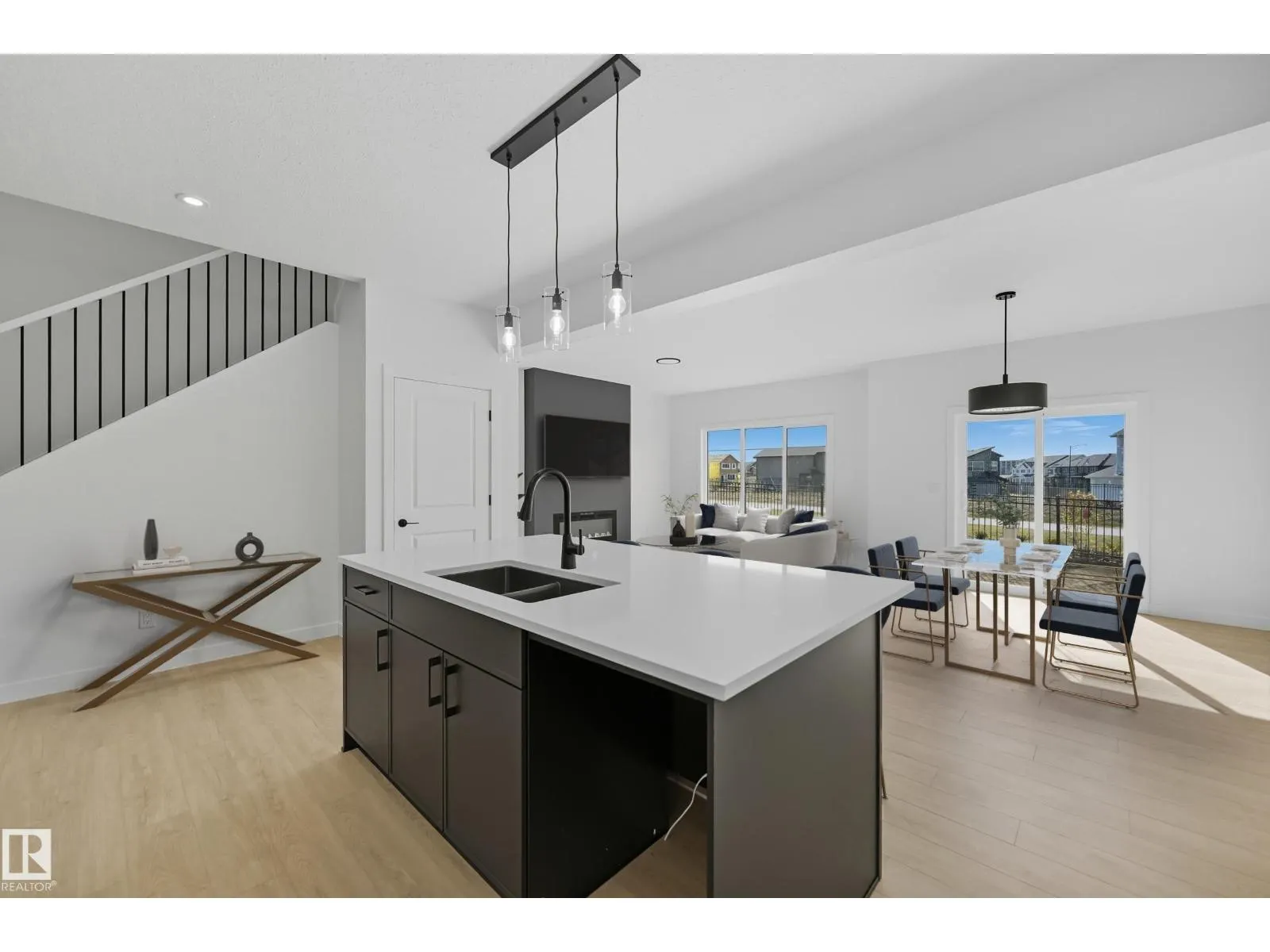 22607 90 AV NW