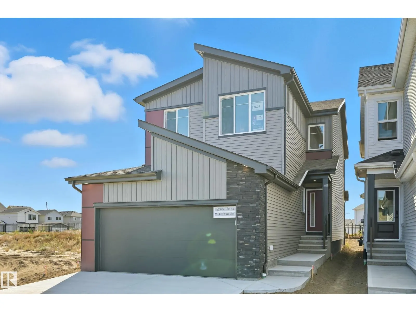 22607 90 AV NW