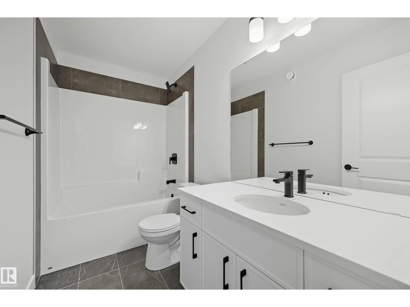 22607 90 AV NW