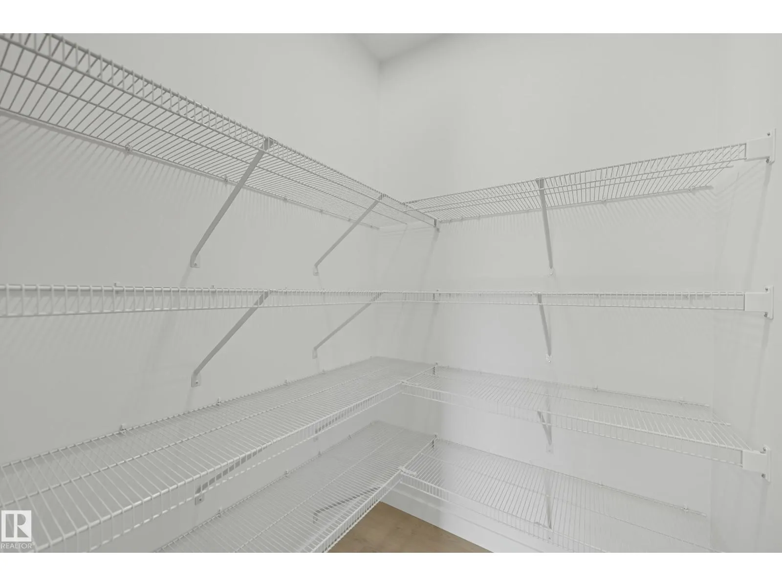 22607 90 AV NW