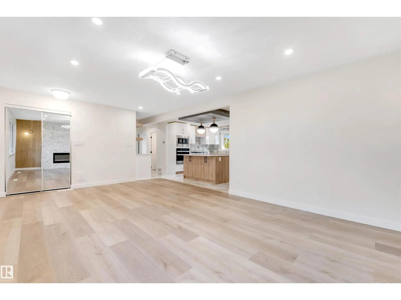 5907 137 AV NW