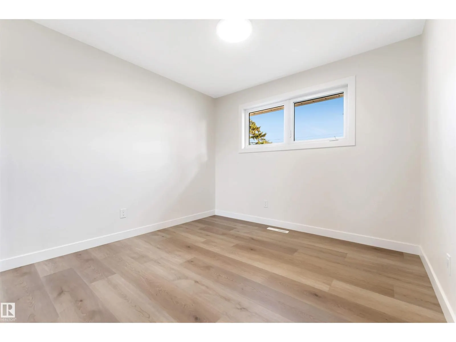 5907 137 AV NW