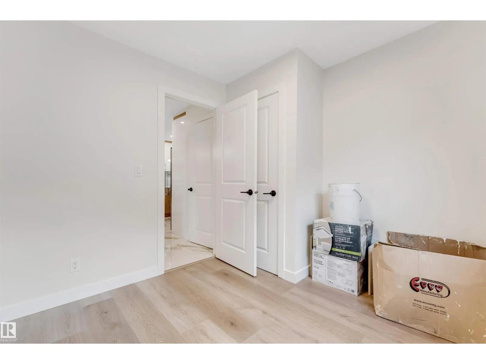 5907 137 AV NW