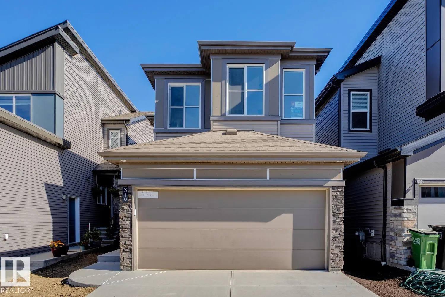 319 28 ST SW