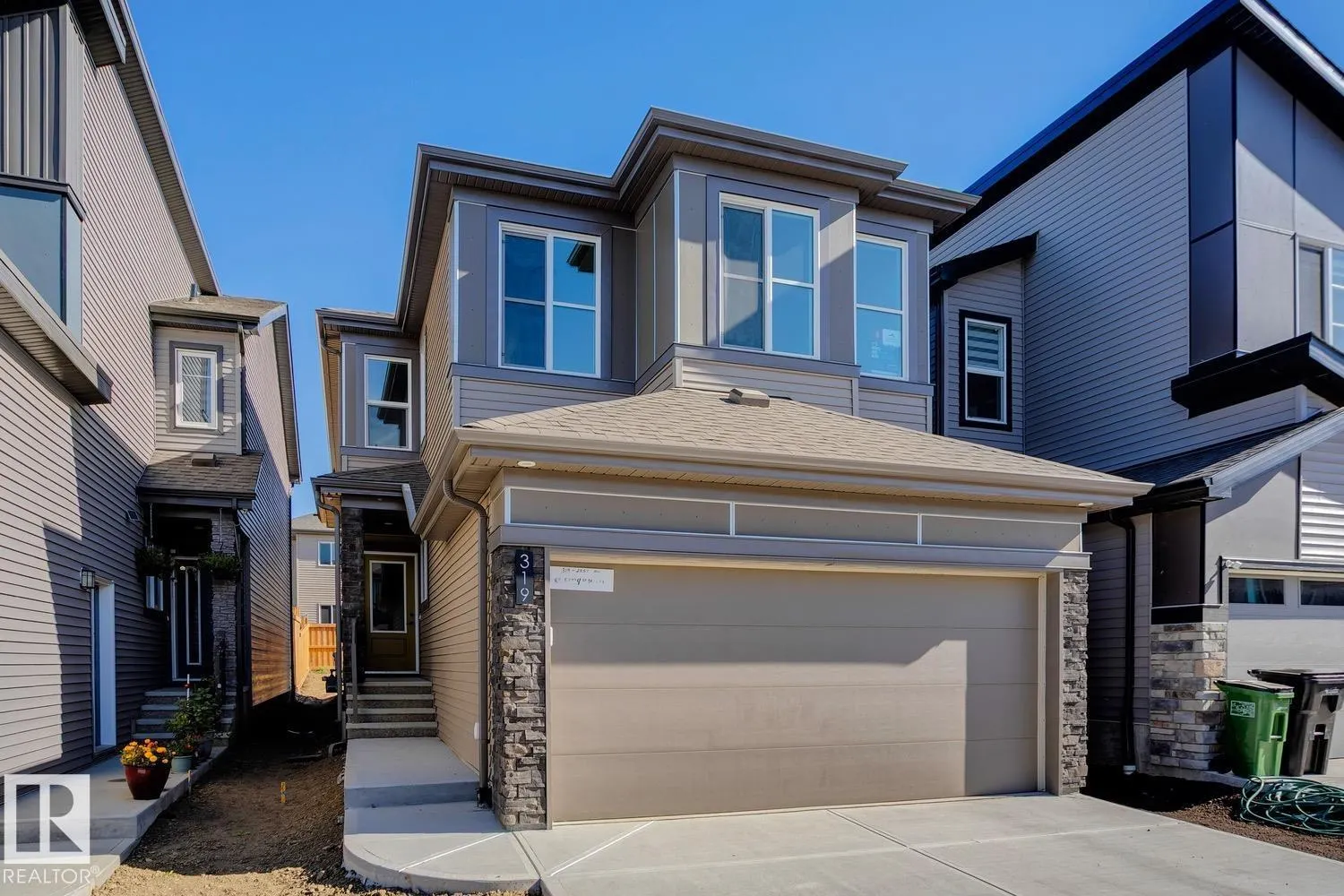 319 28 ST SW