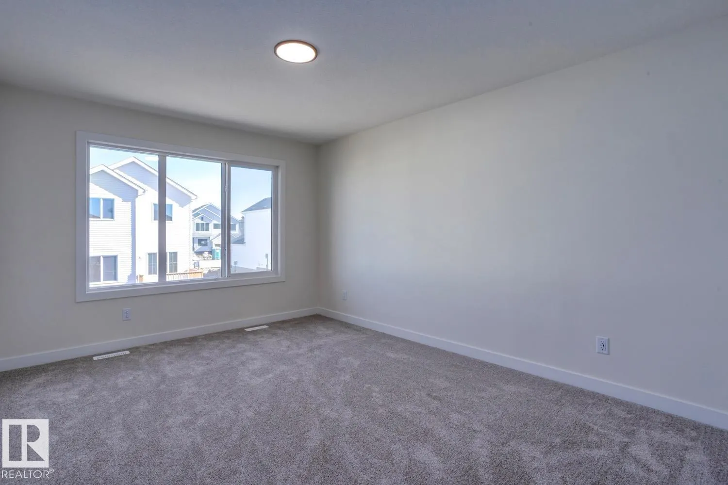 319 28 ST SW