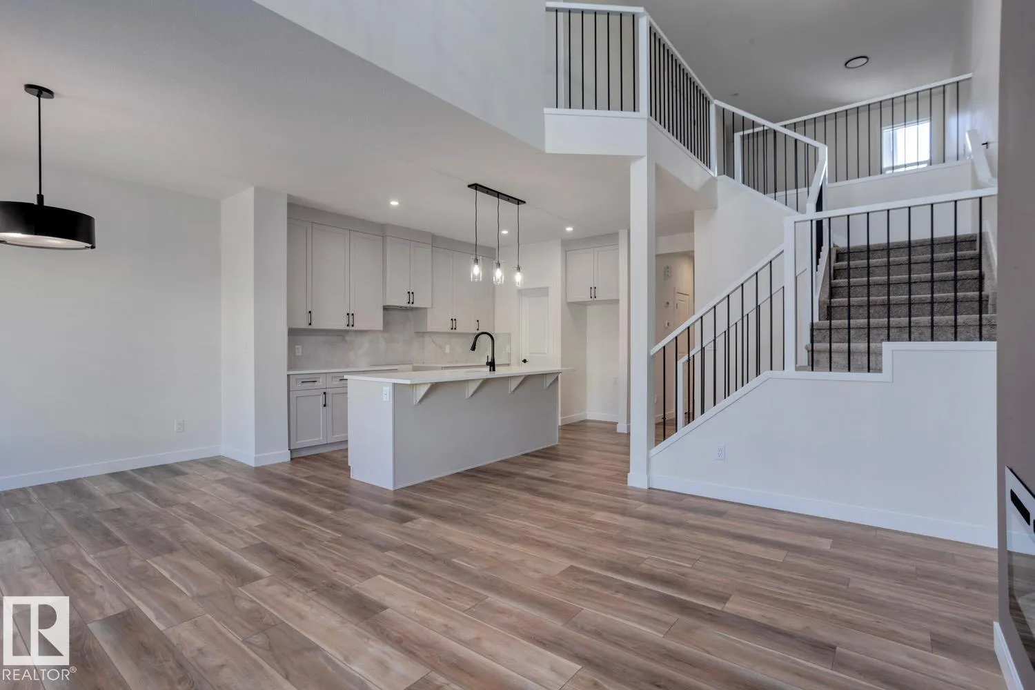 319 28 ST SW