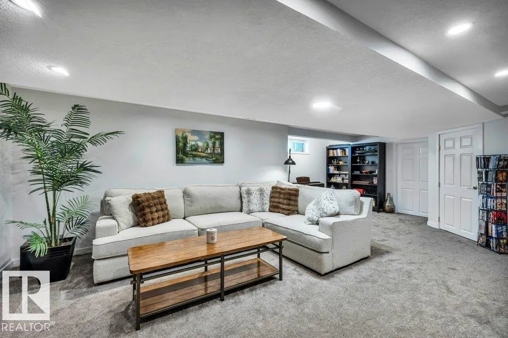 18911 94 AV NW NW