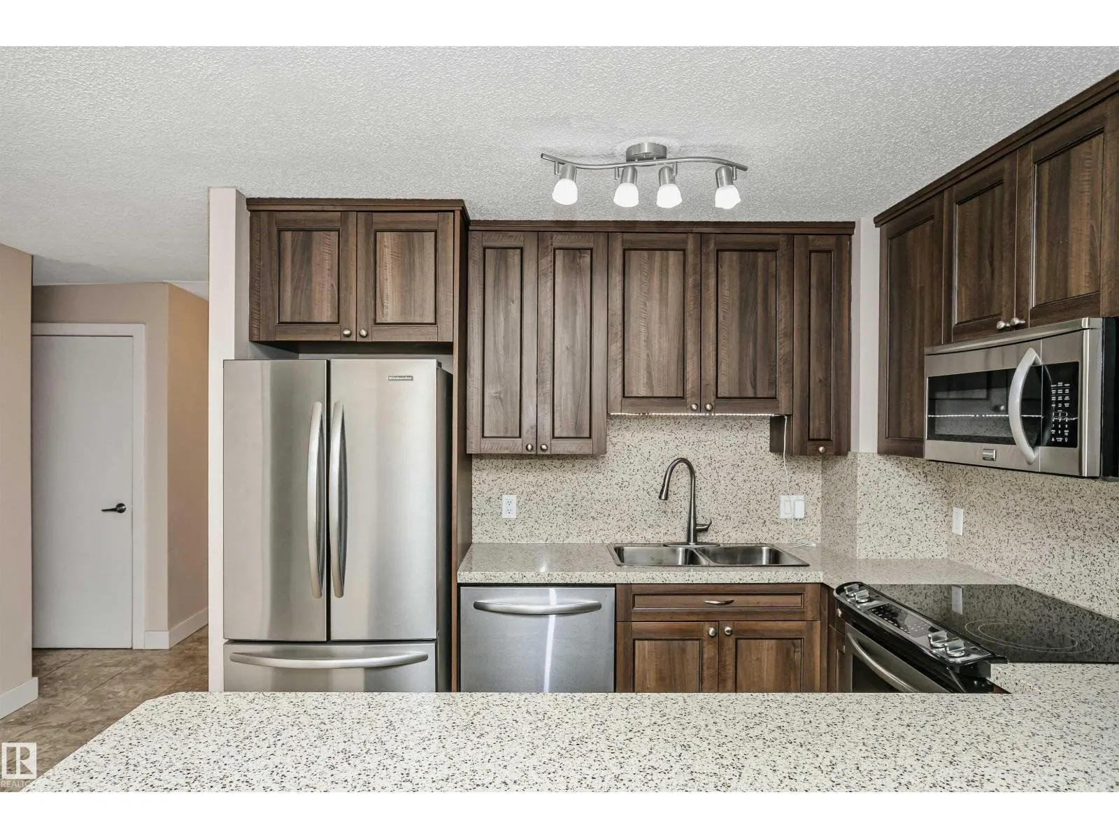 #504 9715 110 ST NW