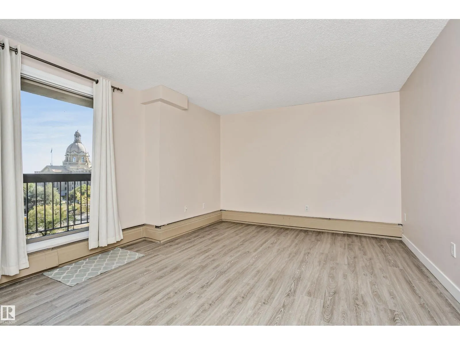 #504 9715 110 ST NW