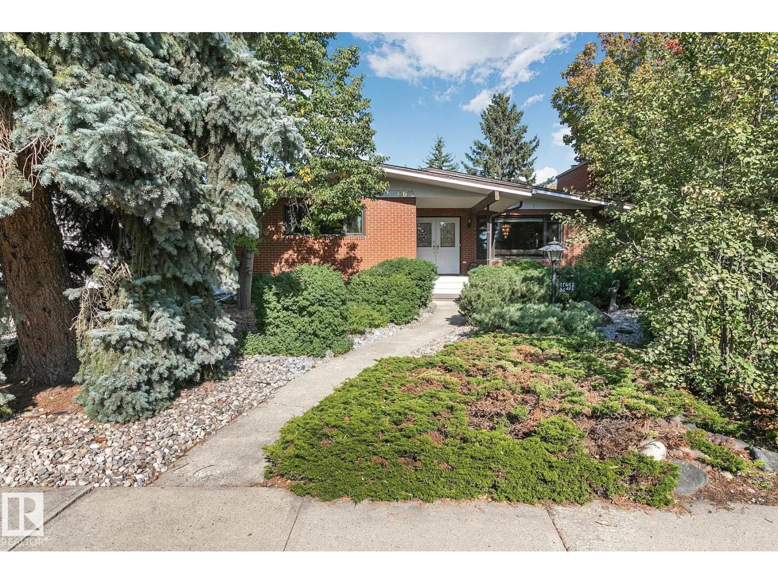 11612 36 AV NW