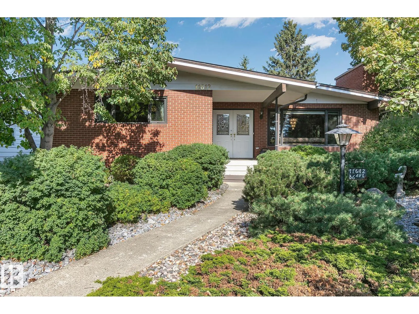 11612 36 AV NW